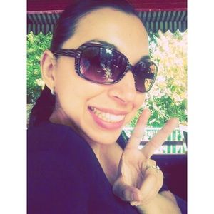 Meet your Posher, Jeannette